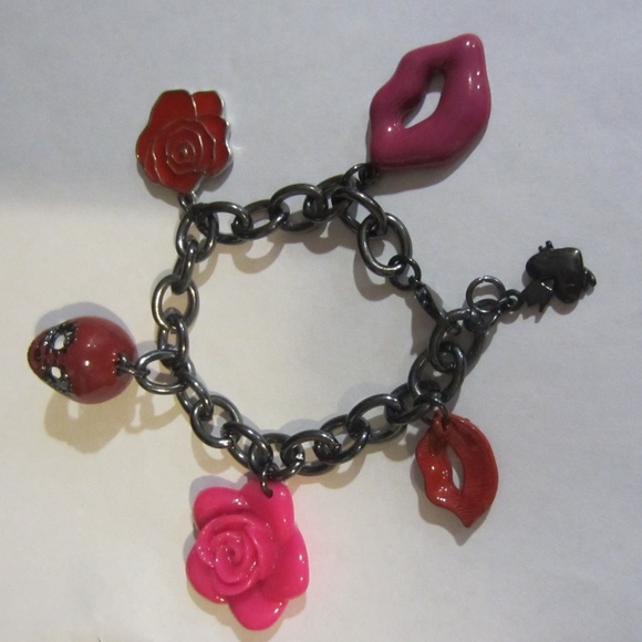 Vera Wang Jewelry - Princess Vera Wang Charm Bracelet roses  lips
